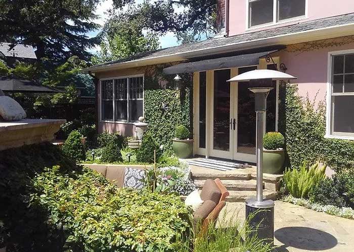 front of house with landscaping